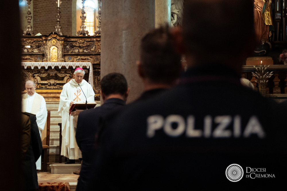Festa del patrono della Polizia. Il messaggio del vescovo Giovanni  nell'omelia - Maremma News